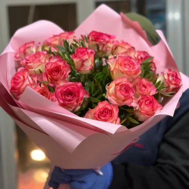 Розовые розы