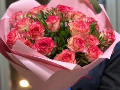 Розовые розы