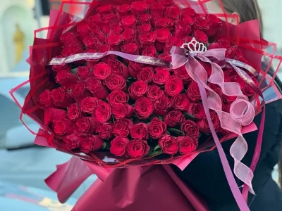 Роскошный букет из 101 розы