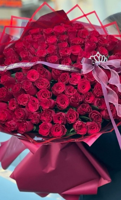 Роскошный букет из 101 розы