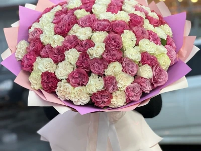 Розовое облако из роз