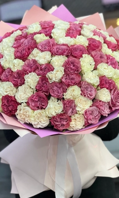 Розовое облако из роз