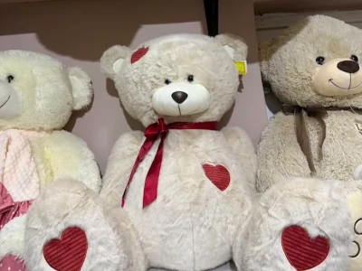 Мишка с красными сердечками