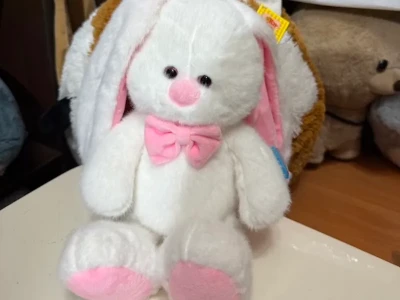 Зайчик с розовой бабочкой